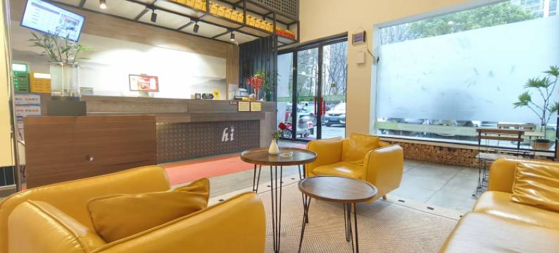 泊宁忆宿酒店(银泰仙桃商城大厦仙桃中学店)图片