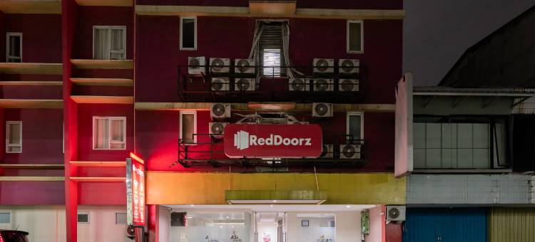 红多兹高级酒店-靠近勿加泗银河购物中心(RedDoorz Plus Near Galaxy Bekasi)图片