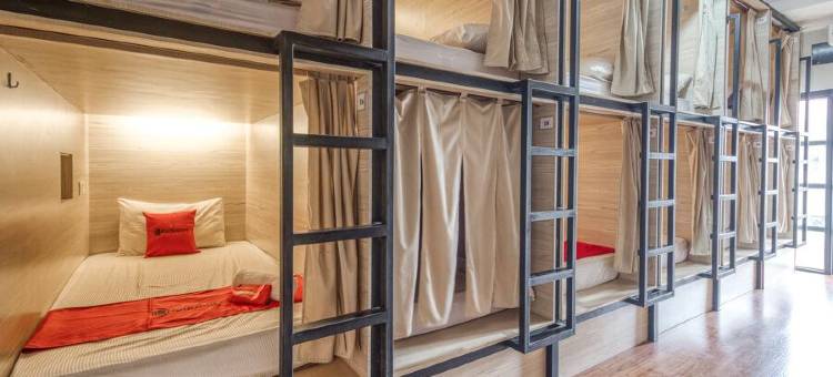 曼达拉克里达体育场日惹附近的红门兹旅舍(RedDoorz Hostel Near Stadion Mandala Krida Yogya)图片