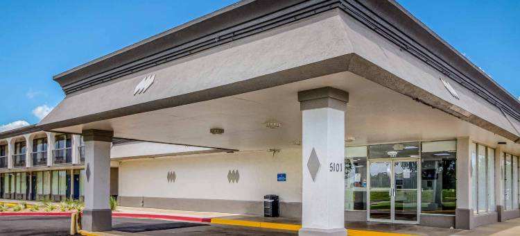 得克萨斯州格罗夫斯的6号汽车旅馆(Motel 6 Groves, TX)图片
