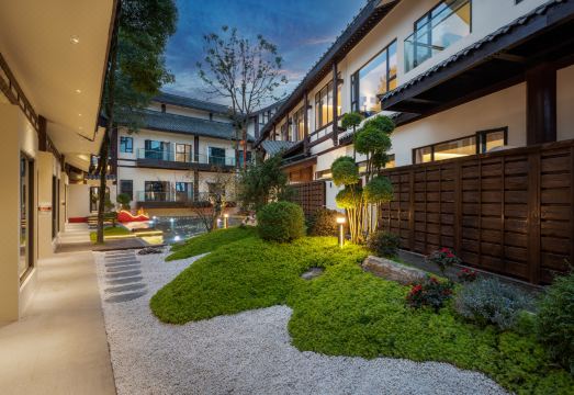 TELLUS特澜斯温泉酒店（青城山店）外景图