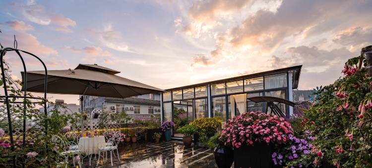 腾冲市花中云阁温泉客栈(来凤山国家森林公园店)图片