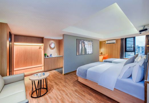 S & P Holiday Inn (Guangzhou Baiyun Airport) Hotel Overview