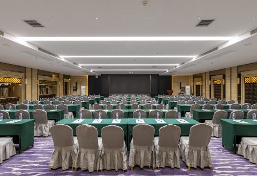 Four Seasons Apple Hotel (Beijing Wanda Plaza) Hotel Overview