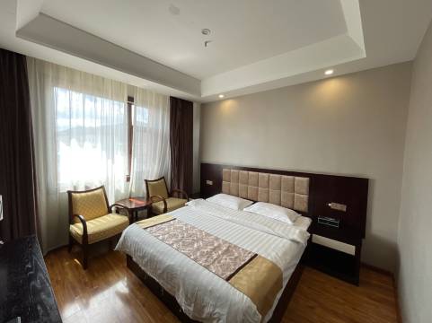 碌曲邦锦林卡假日酒店