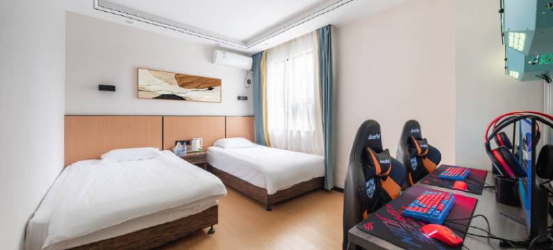 竞派电竞民宿(南京南站河定桥地铁站店)图片