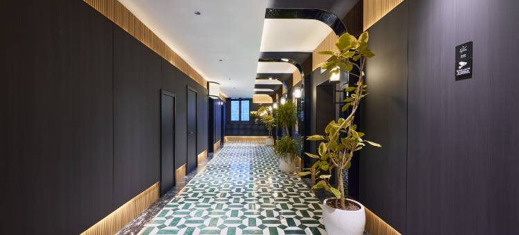 黑石S设计师酒店(宁波北仑银泰城中河路地铁站店)图片