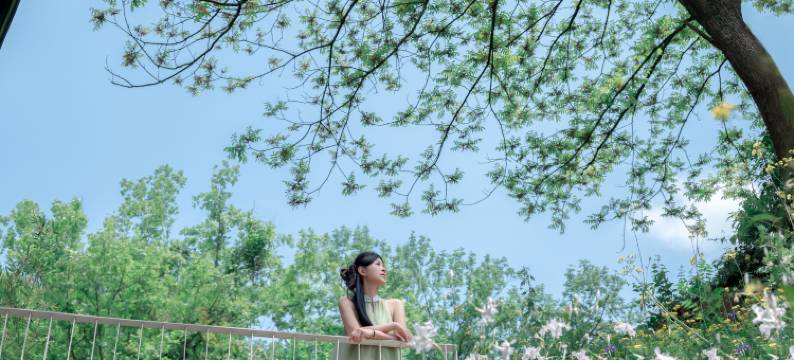 青城山·月近人悬崖私汤美宿图片