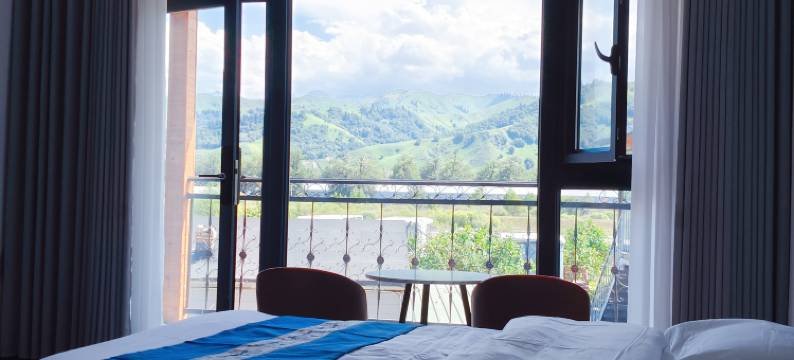 那拉提语畔民宿图片