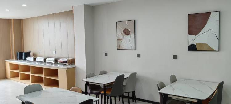 艺龙瑞云酒店(临泉姜子牙广场金贸大厦店)图片