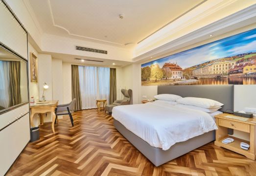 Vienna (Guangzhou South Railway Station Hotel)Hotel Overview