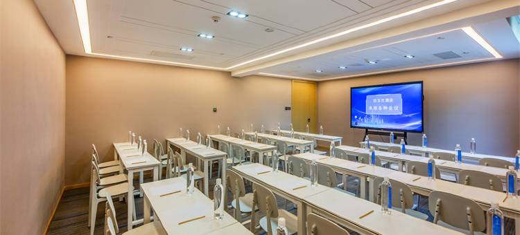 白玉兰酒店(石家庄白求恩国际和平医院五十四所生活区店)图片