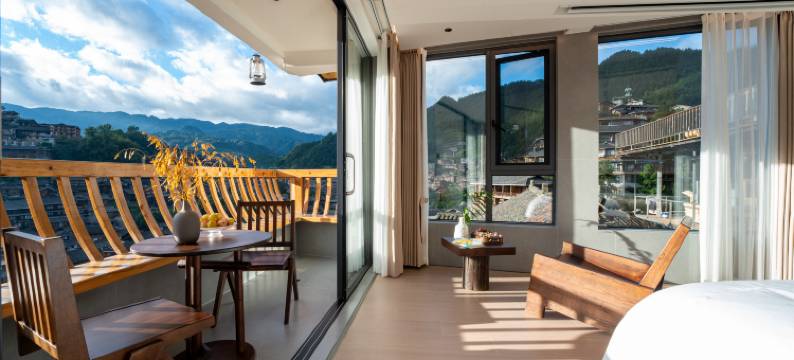 幕辰山居民宿(西江千户苗寨景区六号风雨桥店)图片