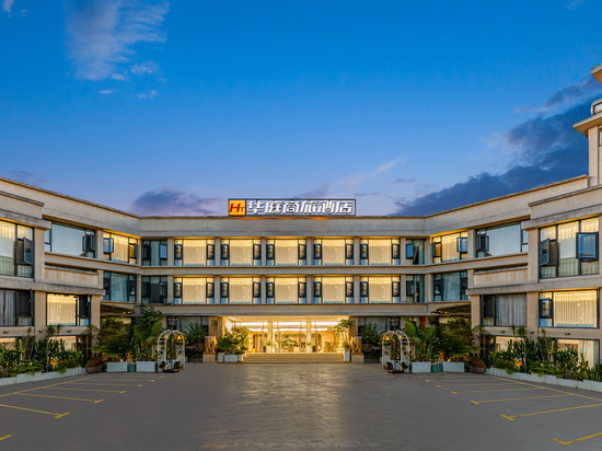保山华庭商旅酒店(马里商业中心市政府店)