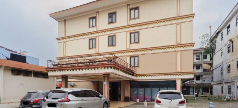 RedDoorz near GOR POPKI图片