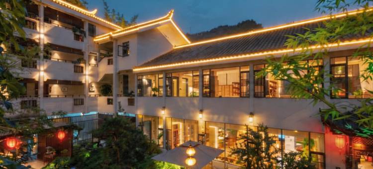 SECLUSION|雪晴集人文半山民宿(凤凰古城店)图片