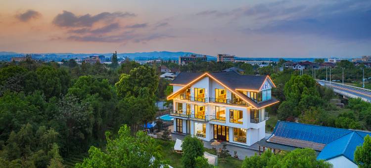 安吉深蓝计划·朴安VALDER FIELDS山川乡野私汤泡池轻奢民宿图片