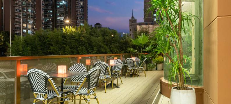 上海徐家汇八万人体育场趣栗酒店图片