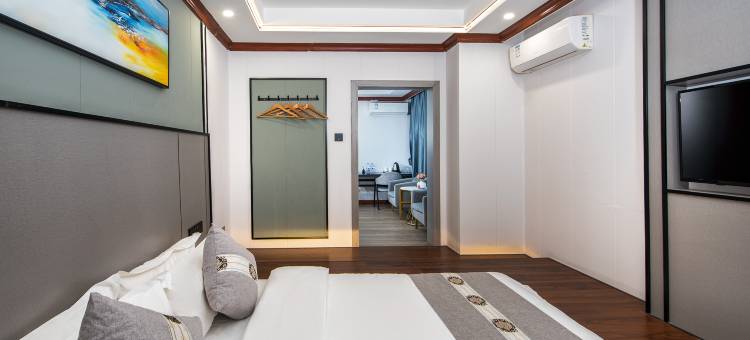 鑫华庭酒店(遂溪全丰中央广场店)图片