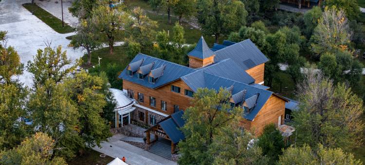 那拉提柏睿林隐酒店图片