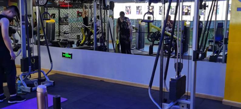 哈巴河厚德大酒店图片