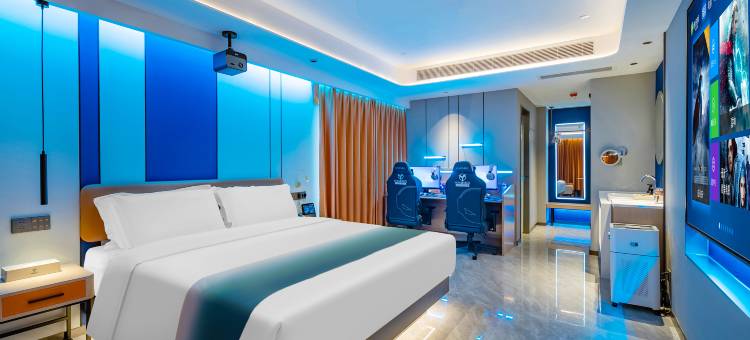 叶与晨电竞电影酒店(鹿泉动物园北国商城店)图片