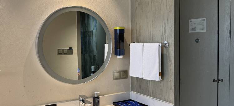 网鱼电竞酒店(宁波南部商务区店)图片