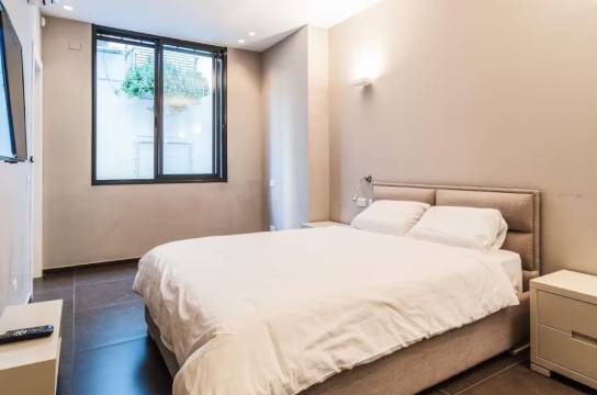 海滩附近的豪华三居室(Luxury 3BR Apt Centrally Located & 5-min to Beach)