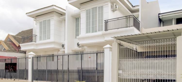 Hotel O Golden White House Near Mall Panakkukang图片