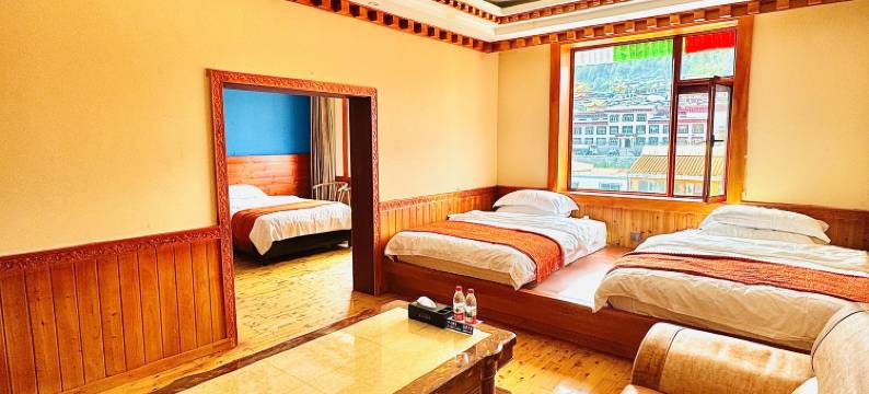 碌曲郎木寺云上朗木藏式民宿图片