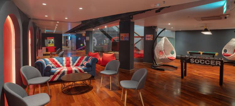 普吉岛芭东海滩丽芮酒店(Radisson RED Phuket Patong Beach)图片