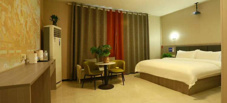 晴岚居民宿(开封河南大学金明广场店)图片