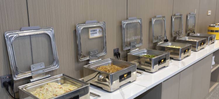 雅斯特国际酒店(深圳国际会展中心沙井地铁站店)图片