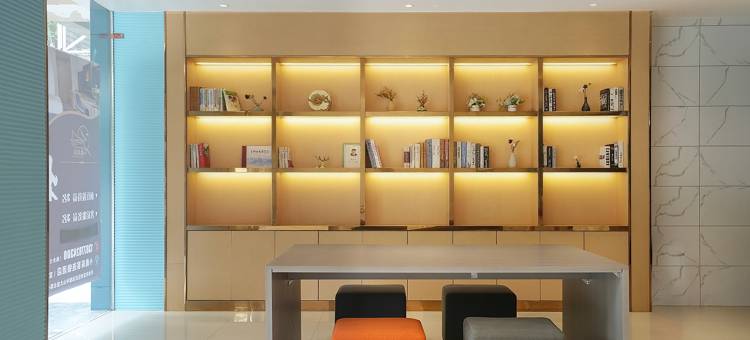 小鹿辰客酒店(河池市中心广场店)图片