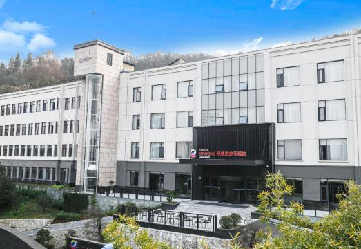 通山凤池山华美达安可酒店外景图