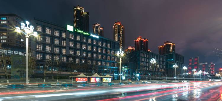 重庆南滨路智选假日酒店(长嘉汇弹子石老街店)图片