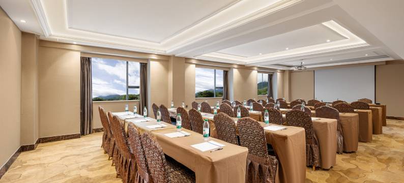 左贡悦溪度假酒店(红旗广场店)图片