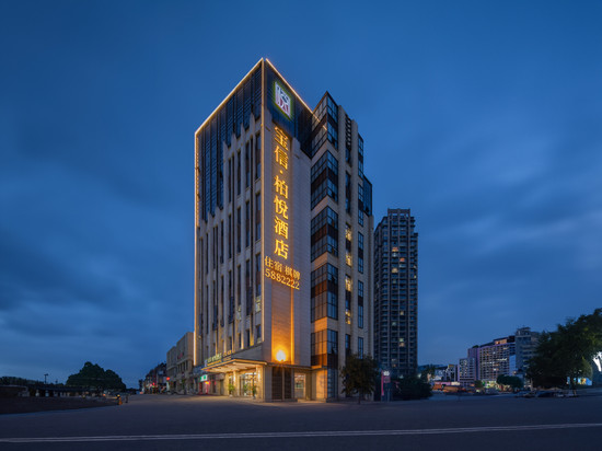 南充宝信柏悦酒店(西华师范大学店)