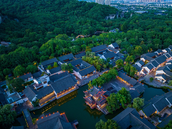 绍兴九间楼赏祊酒店(鉴湖柯岩风景区店)