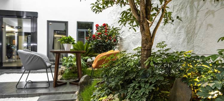 和律•溪谷Homestay民宿(香格里拉独克宗古城大佛寺转经筒店)图片