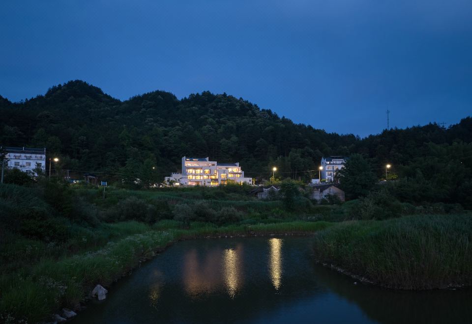 栖山瞰月民宿外景图