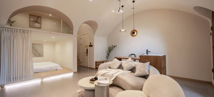 柏栖·侘寂美学民宿(万象城龙眼南路美食街店)图片