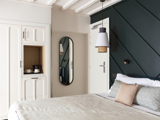 斯佩利亚巴士底酒店