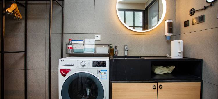 网鱼电竞酒店(上海长寿路武宁路地铁站店)图片