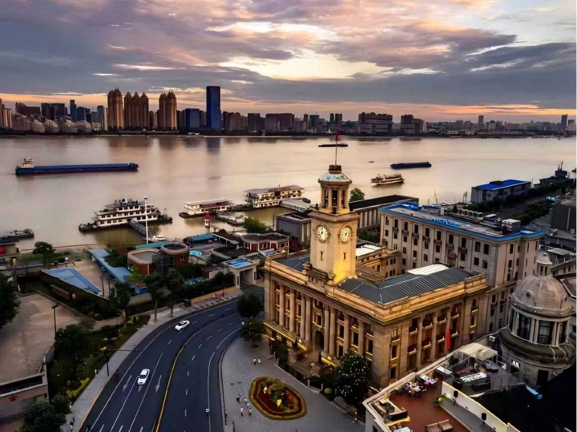 憬黎全套房酒店(武汉江汉路武胜路地铁站店)图片