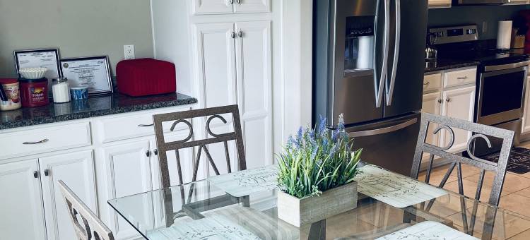 Modern and Spacious 4 Bedroom Home图片