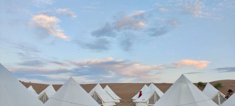 沙漠空间站露营地中心图片