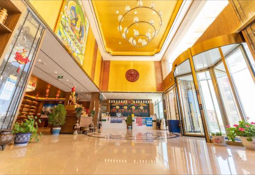 理塘松赞干布大酒店外景图