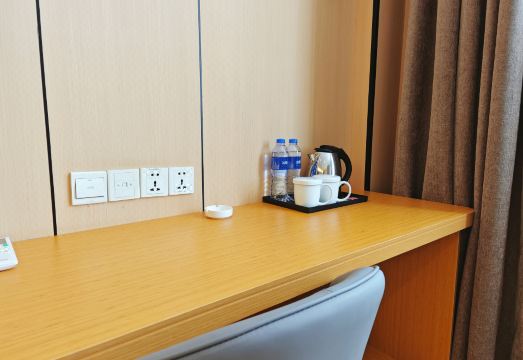 Nanjing Xuanwu Lake Phoenix Universal Hotel New Model Road Subway Station Hotel Overview