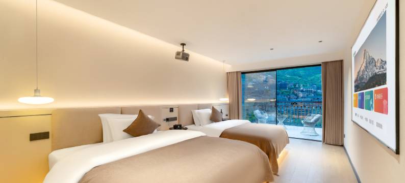 元素精品民宿(西江千户苗寨一号风雨桥店)图片